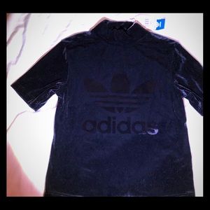 NWT BRAND NEW ADIDAS BOXY TEE!!